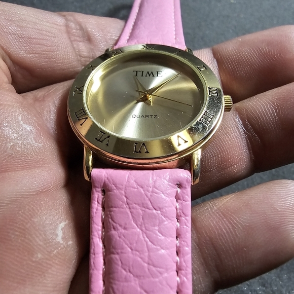 Vintage Time Magazine Ladies Quartz Fashion Watch Working Gold Tone Pink Straps - Picture 6 of 7